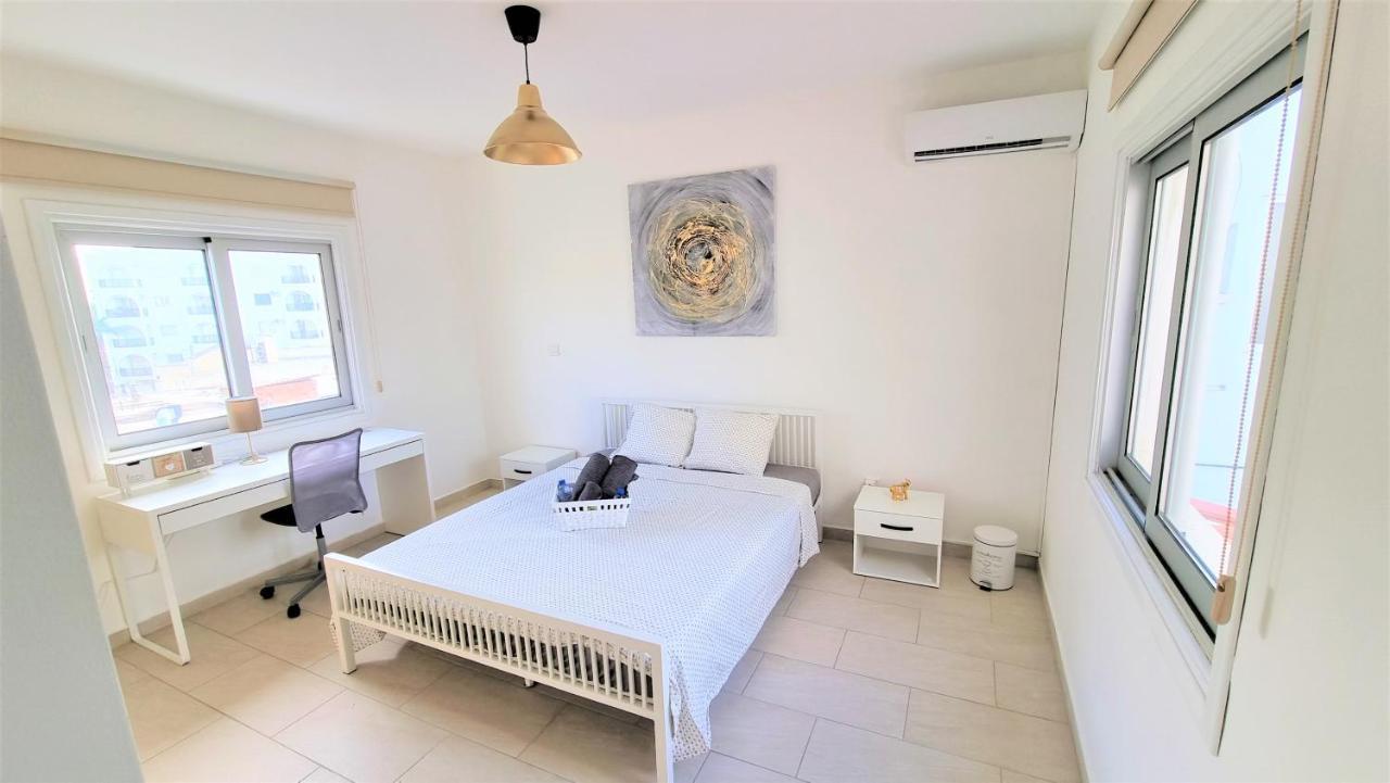 Spacious Lightflooded 2Br Apt / Near Center & Harbour ラルナカ エクステリア 写真