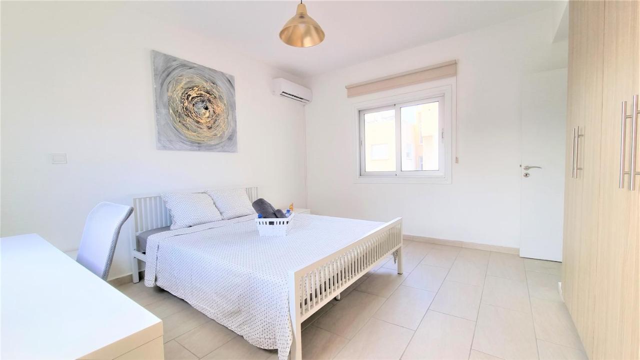 Spacious Lightflooded 2Br Apt / Near Center & Harbour ラルナカ エクステリア 写真