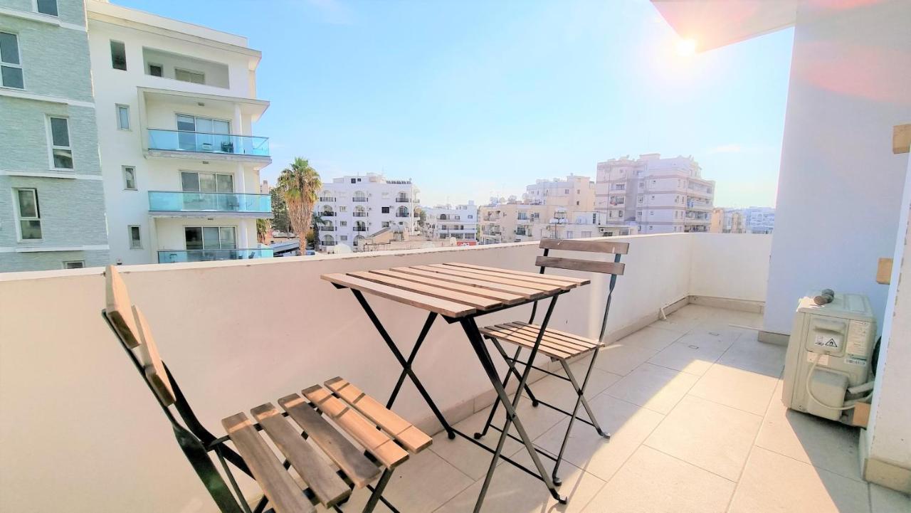 Spacious Lightflooded 2Br Apt / Near Center & Harbour ラルナカ エクステリア 写真