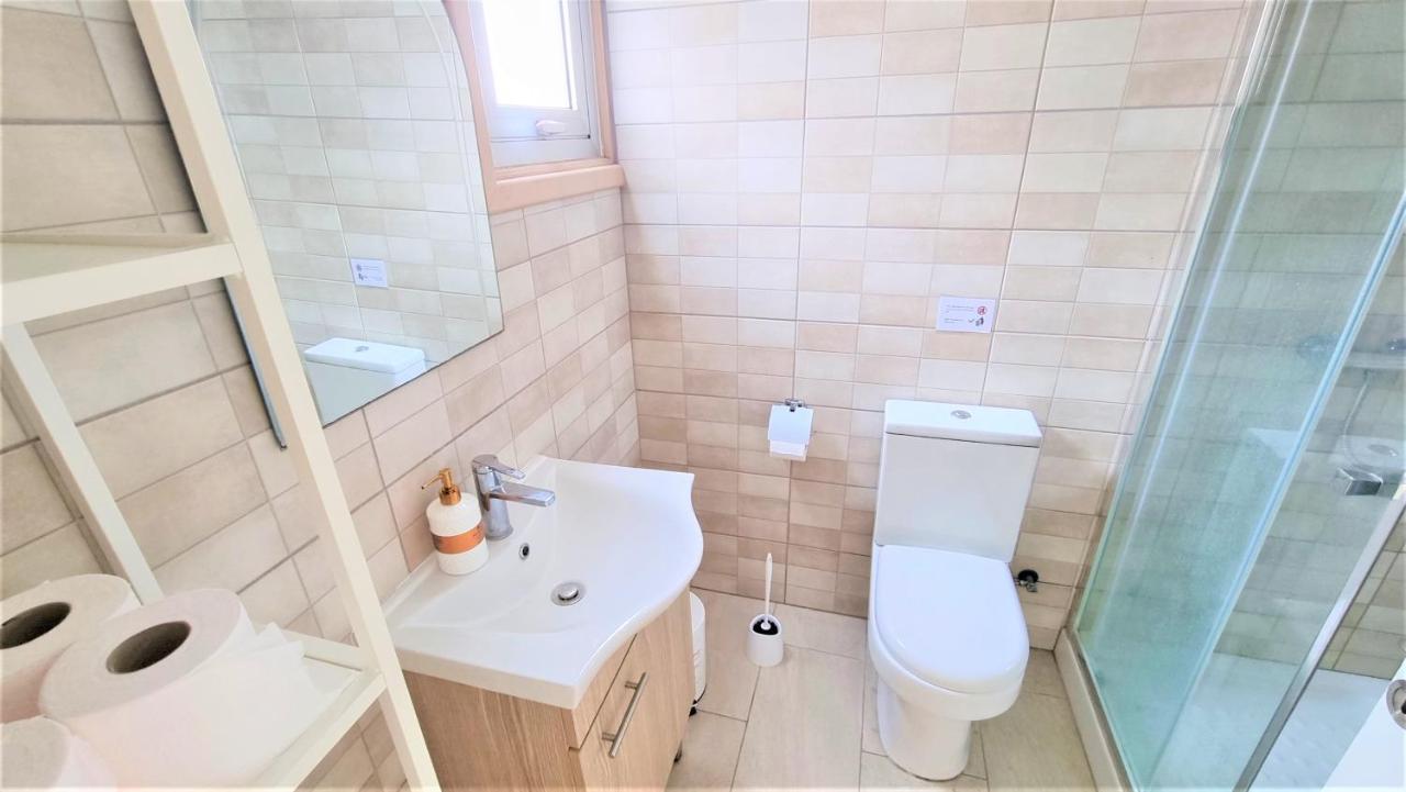 Spacious Lightflooded 2Br Apt / Near Center & Harbour ラルナカ エクステリア 写真